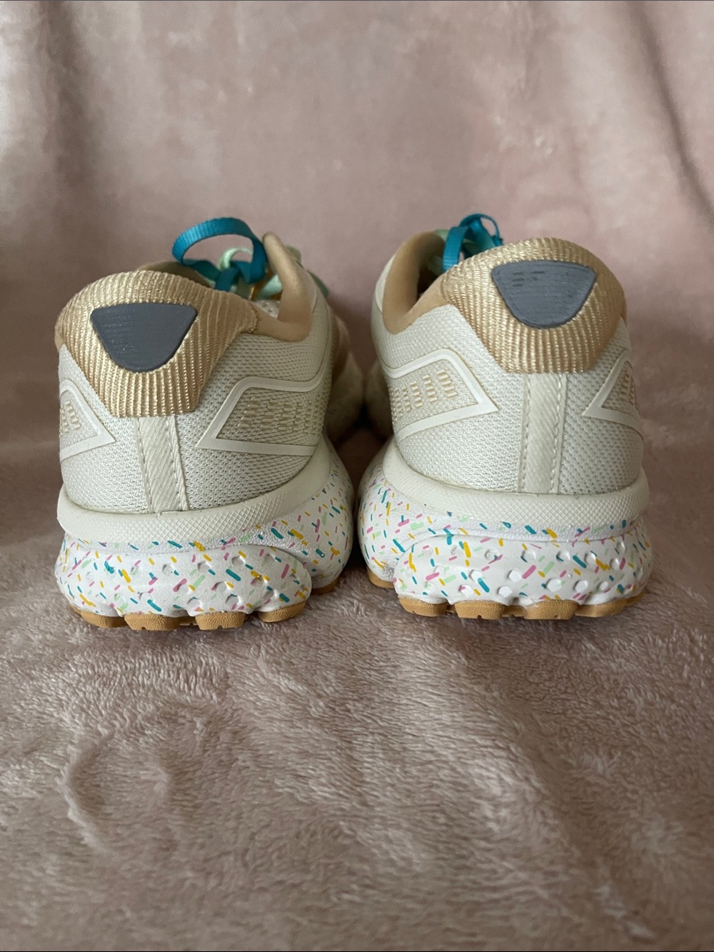 Brooks Women's Limited Edition Ghost 12 Vanilla Sprinkles - Picture 5 of 9